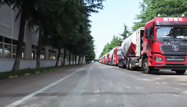 大單!100臺#粉罐半掛車 陸續(xù)發(fā)車，震撼#航拍