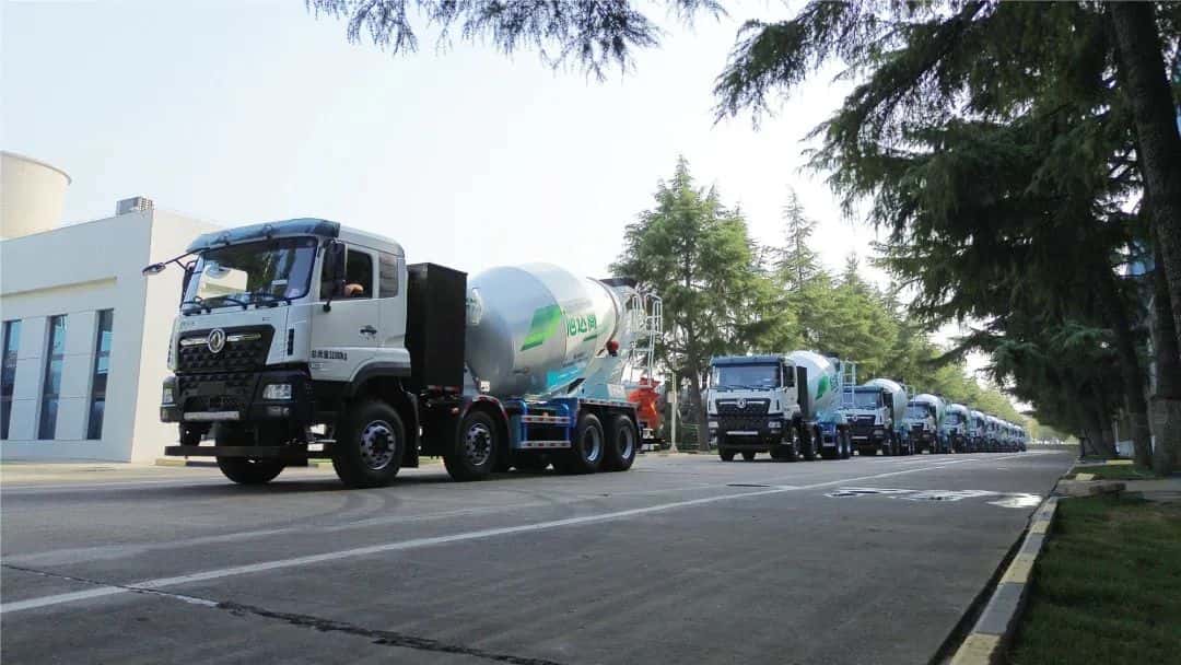 馭風(fēng)而行，中集車輛15臺(tái)新能源攪拌車駛?cè)牒保L就荊楚生態(tài)長卷